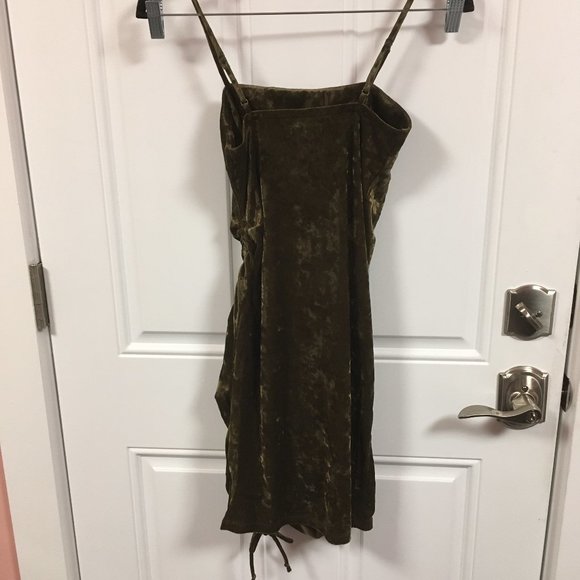 Wild Fable Women’s Ruched Spaghetti Strap Crushed Velvet Dress Olive NWT Sz S - Picture 2 of 8